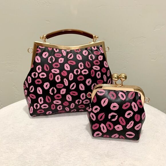 Handmade Genuine Leather Lips👄 Print, Double Kisslock Bag & Small Clutch Set - Picture 6 of 16